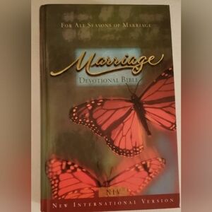 New NIV Marriage Devotional Bible